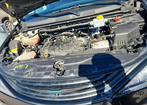 2019 Chrysler Pacifica Hybrid Limited z USA, uszkodzony, nr VIN 2C4RC1N74KR584857